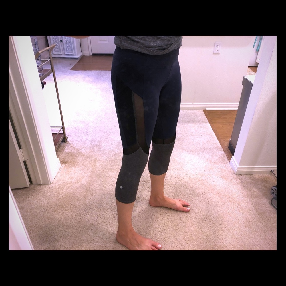alo yoga capris